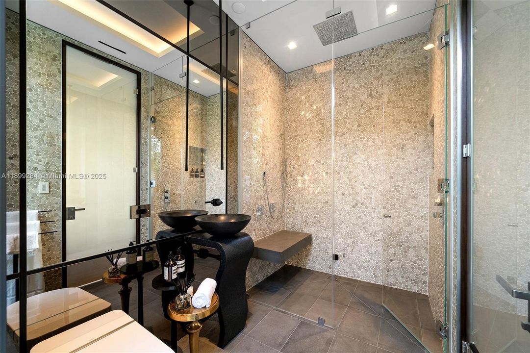 For Sale: $29,900,000 (6 beds, 7 baths, 6361 Square Feet)