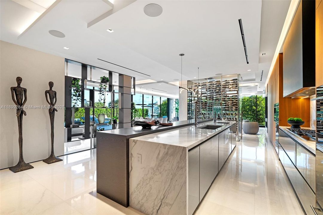 For Sale: $29,900,000 (6 beds, 7 baths, 6361 Square Feet)