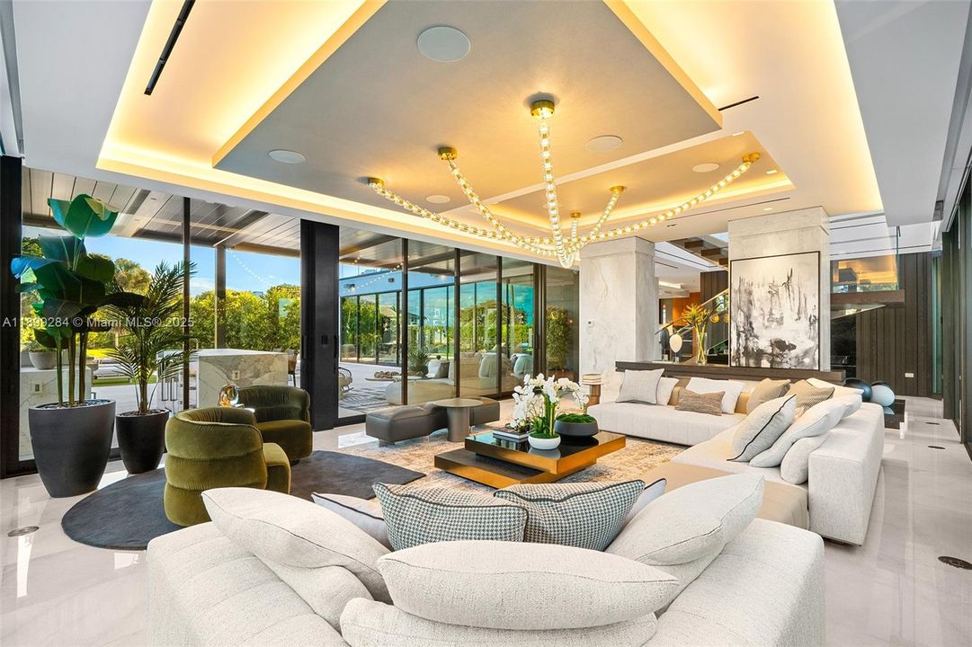 For Sale: $29,900,000 (6 beds, 7 baths, 6361 Square Feet)