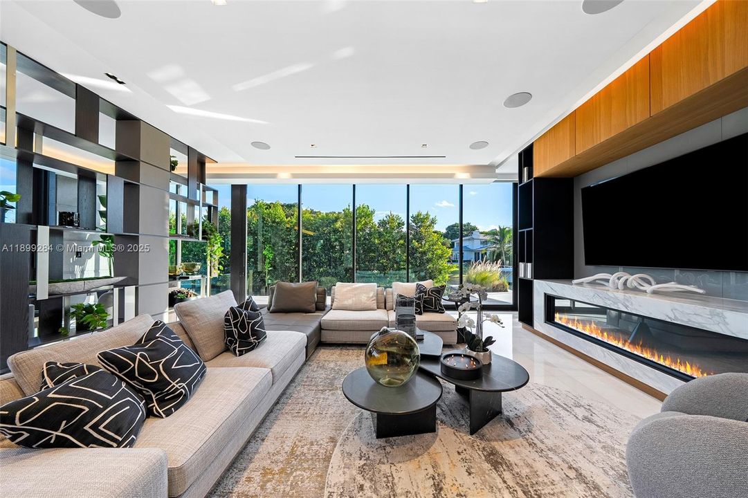 For Sale: $29,900,000 (6 beds, 7 baths, 6361 Square Feet)