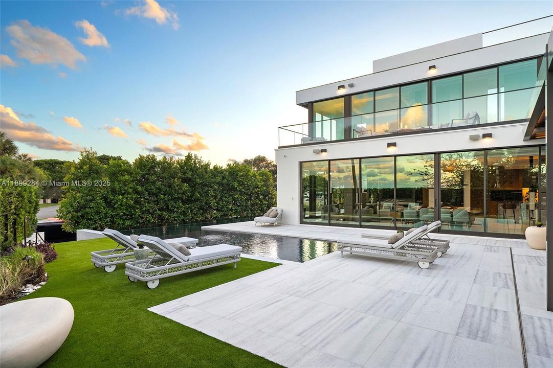 For Sale: $29,900,000 (6 beds, 7 baths, 6361 Square Feet)