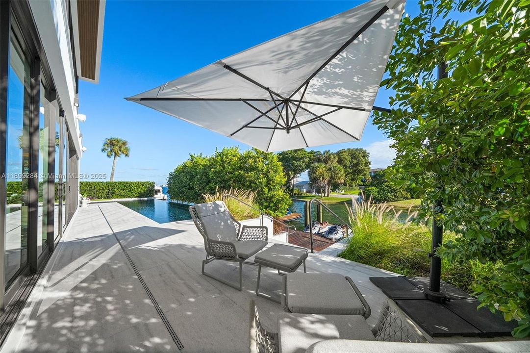 For Sale: $29,900,000 (6 beds, 7 baths, 6361 Square Feet)