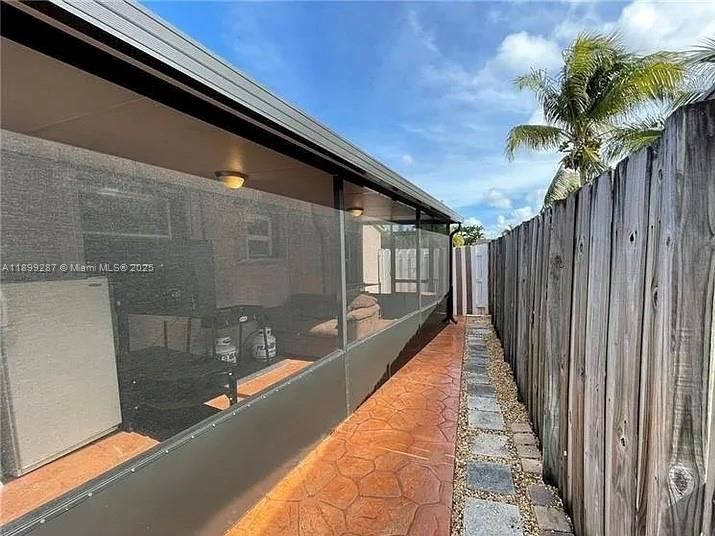 For Sale: $415,000 (4 beds, 2 baths, 1004 Square Feet)