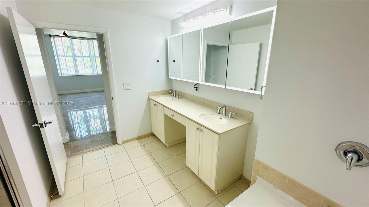 待售: $629,000 (2 贝兹, 2 浴室, 1730 平方英尺)