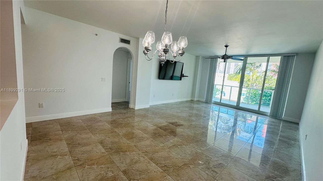 待售: $629,000 (2 贝兹, 2 浴室, 1730 平方英尺)