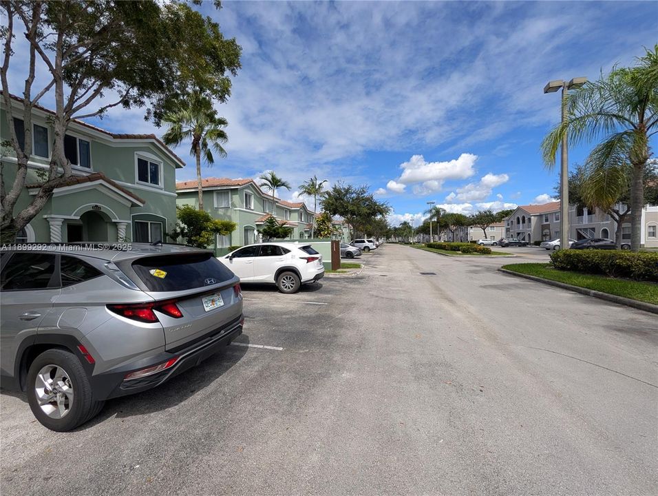 En Venta: $295,000 (4 camas, 3 baños, 1423 Pies cuadrados)