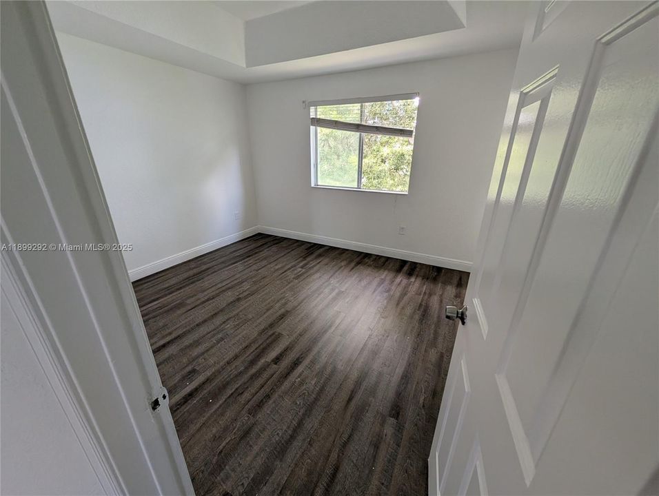 En Venta: $295,000 (4 camas, 3 baños, 1423 Pies cuadrados)