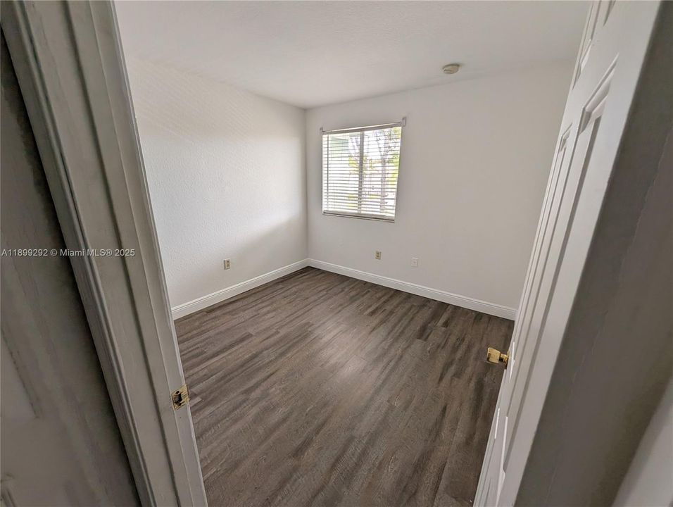 En Venta: $295,000 (4 camas, 3 baños, 1423 Pies cuadrados)