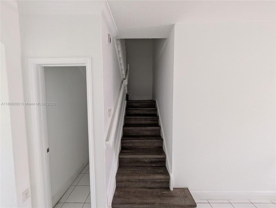 En Venta: $295,000 (4 camas, 3 baños, 1423 Pies cuadrados)