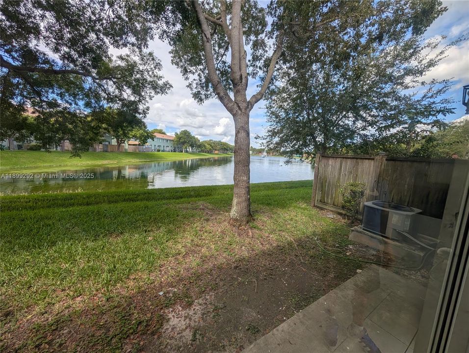 En Venta: $295,000 (4 camas, 3 baños, 1423 Pies cuadrados)