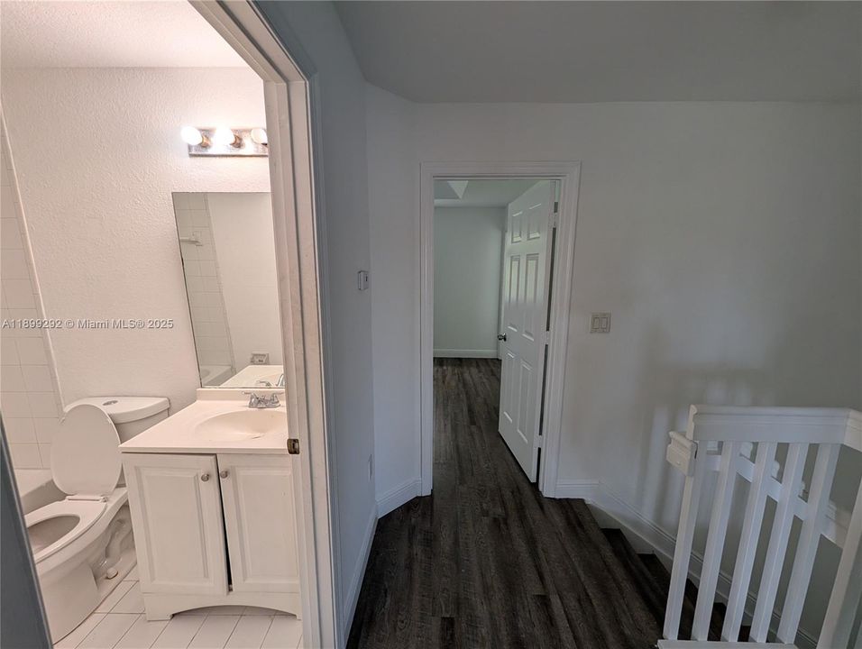 En Venta: $295,000 (4 camas, 3 baños, 1423 Pies cuadrados)