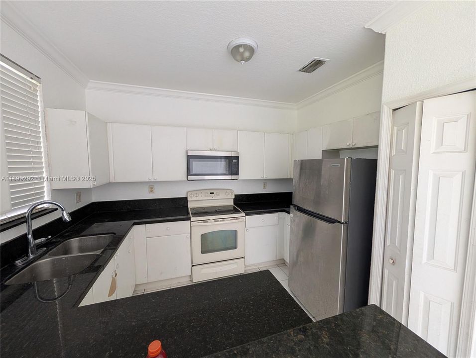 En Venta: $295,000 (4 camas, 3 baños, 1423 Pies cuadrados)