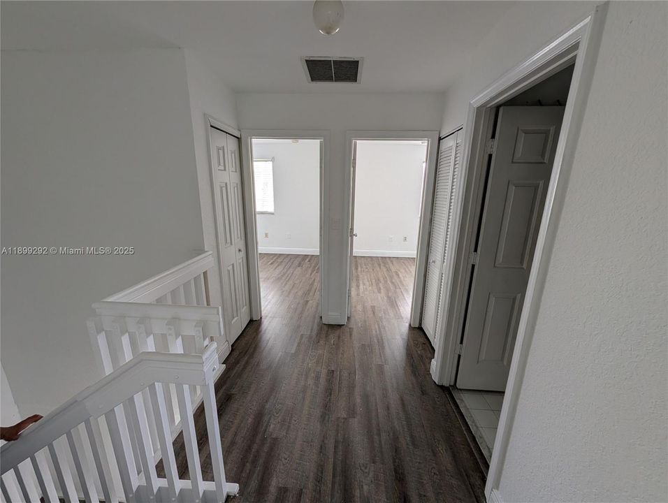 En Venta: $295,000 (4 camas, 3 baños, 1423 Pies cuadrados)