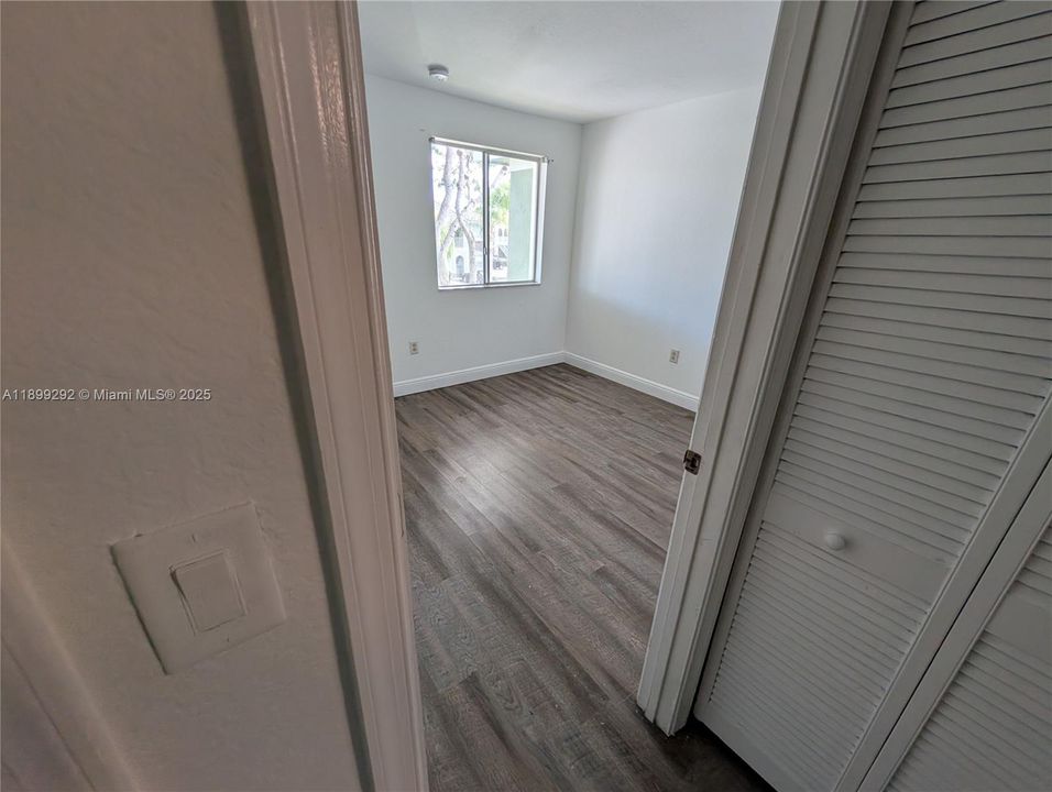 En Venta: $295,000 (4 camas, 3 baños, 1423 Pies cuadrados)