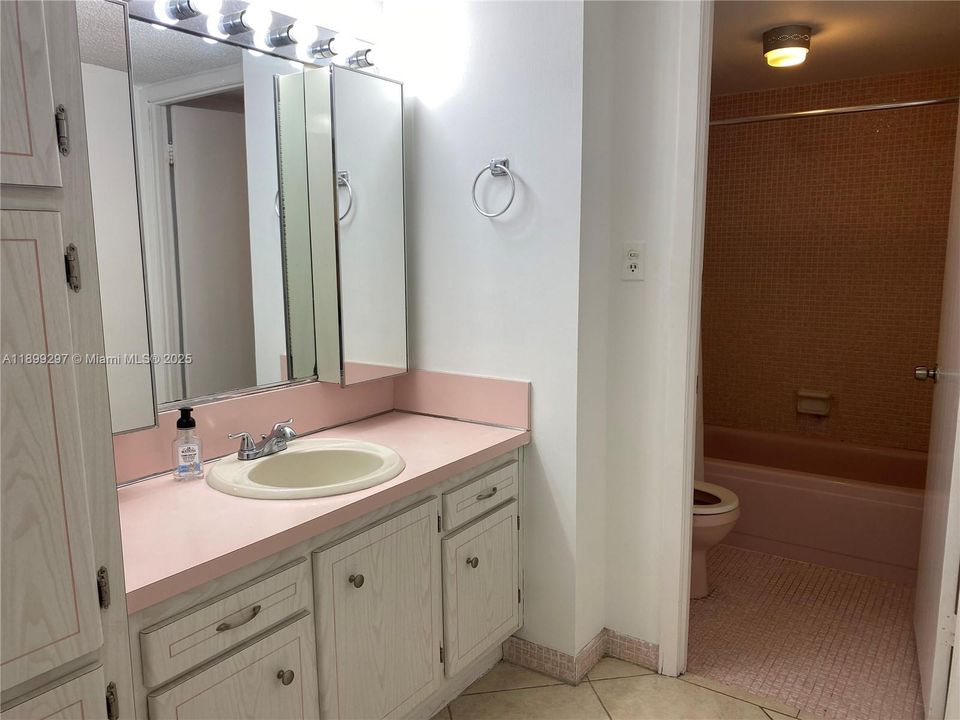 出租: $2,300 (2 贝兹, 2 浴室, 1251 平方英尺)