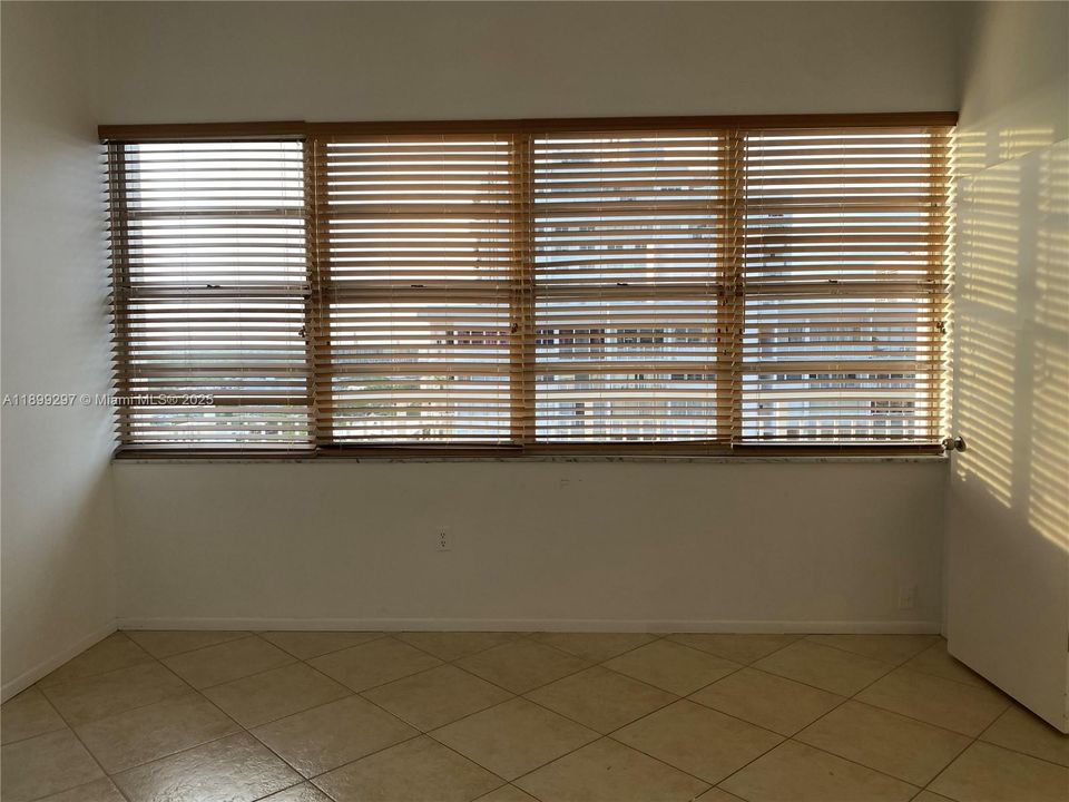 出租: $2,300 (2 贝兹, 2 浴室, 1251 平方英尺)