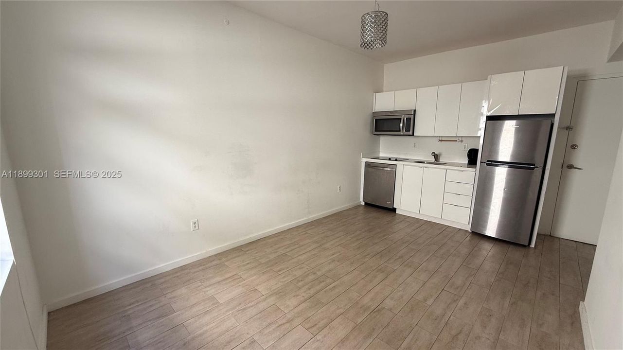 For Rent: $1,900 (1 beds, 1 baths, 520 Square Feet)