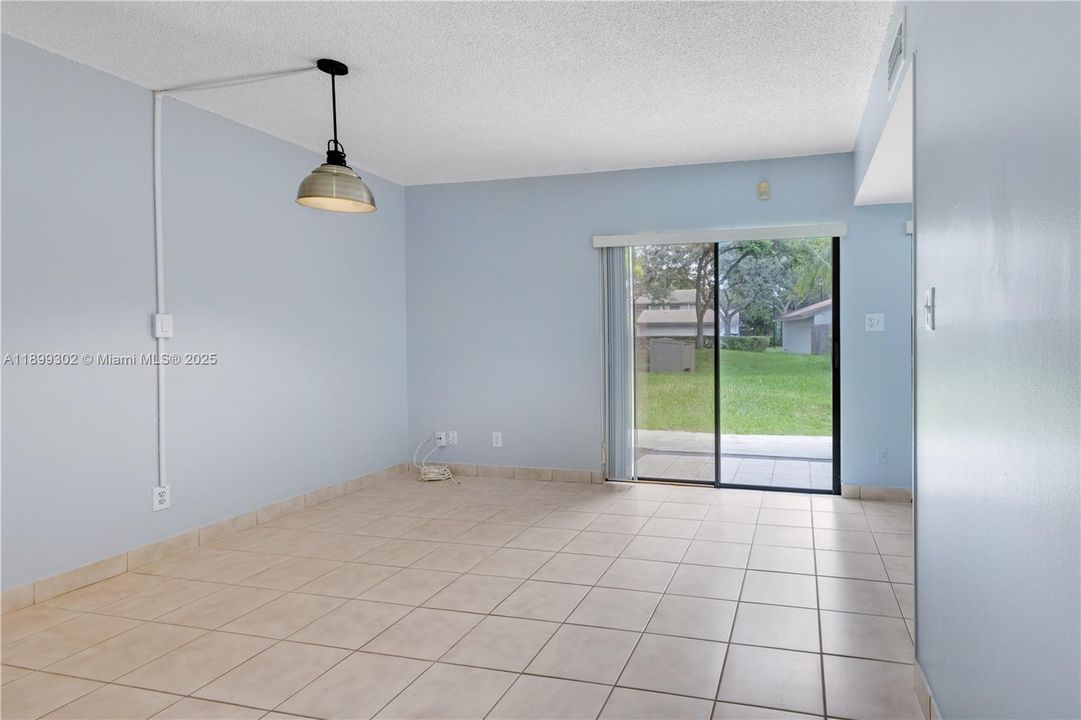 For Rent: $3,150 (3 beds, 2 baths, 1584 Square Feet)