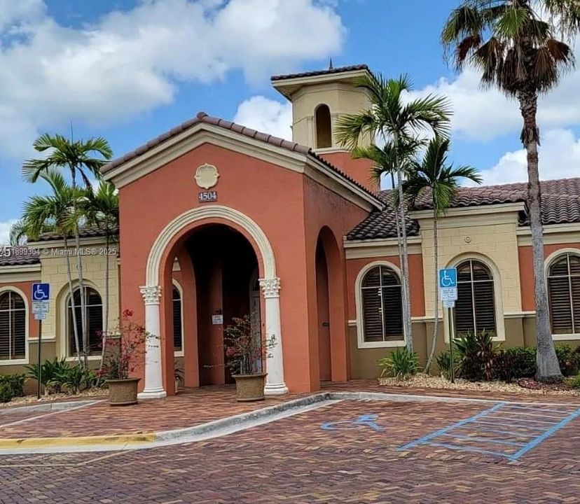 For Rent: $2,500 (2 beds, 2 baths, 1068 Square Feet)