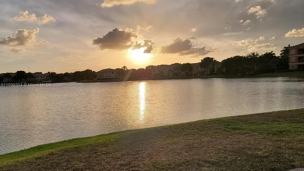 For Rent: $2,500 (2 beds, 2 baths, 1068 Square Feet)