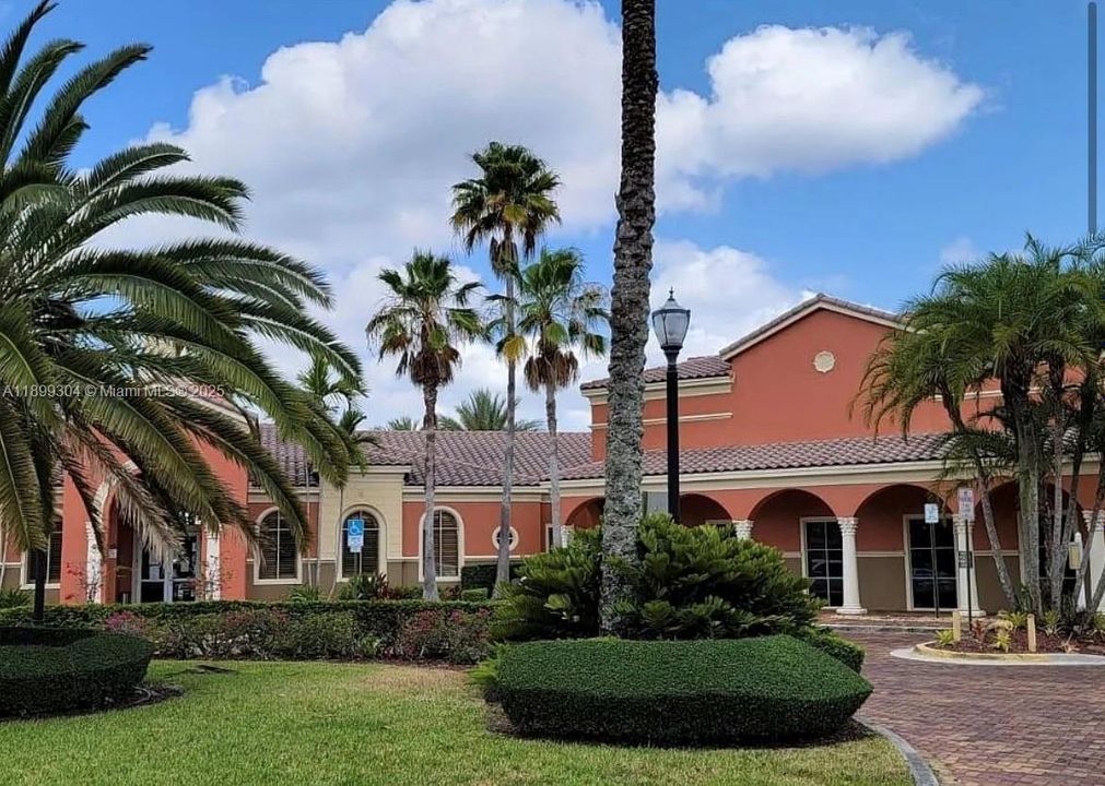 For Rent: $2,500 (2 beds, 2 baths, 1068 Square Feet)