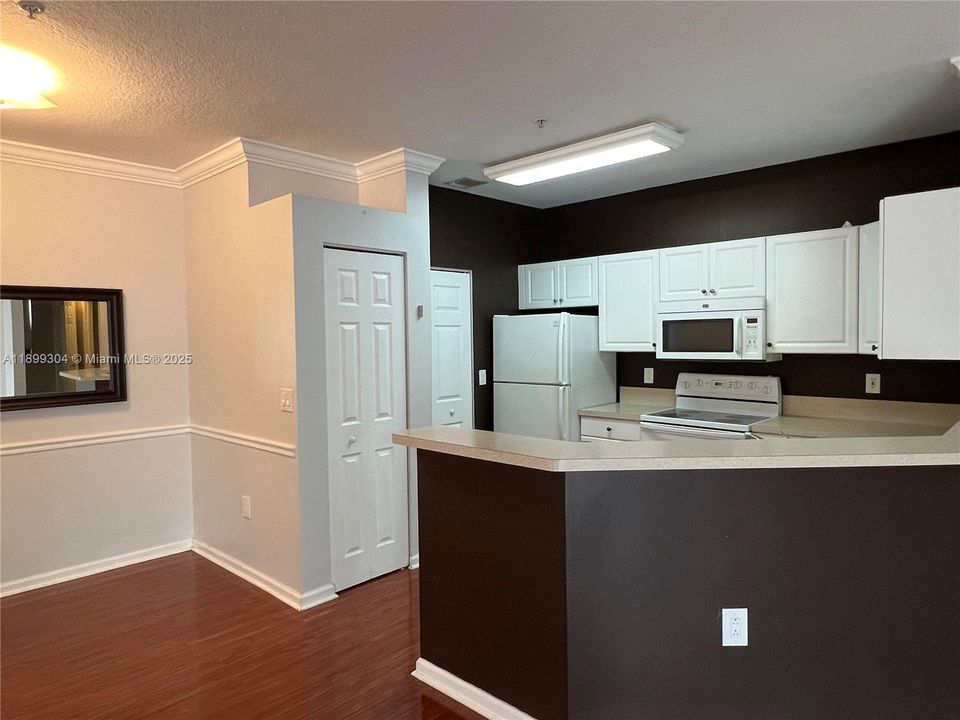 For Rent: $2,500 (2 beds, 2 baths, 1068 Square Feet)