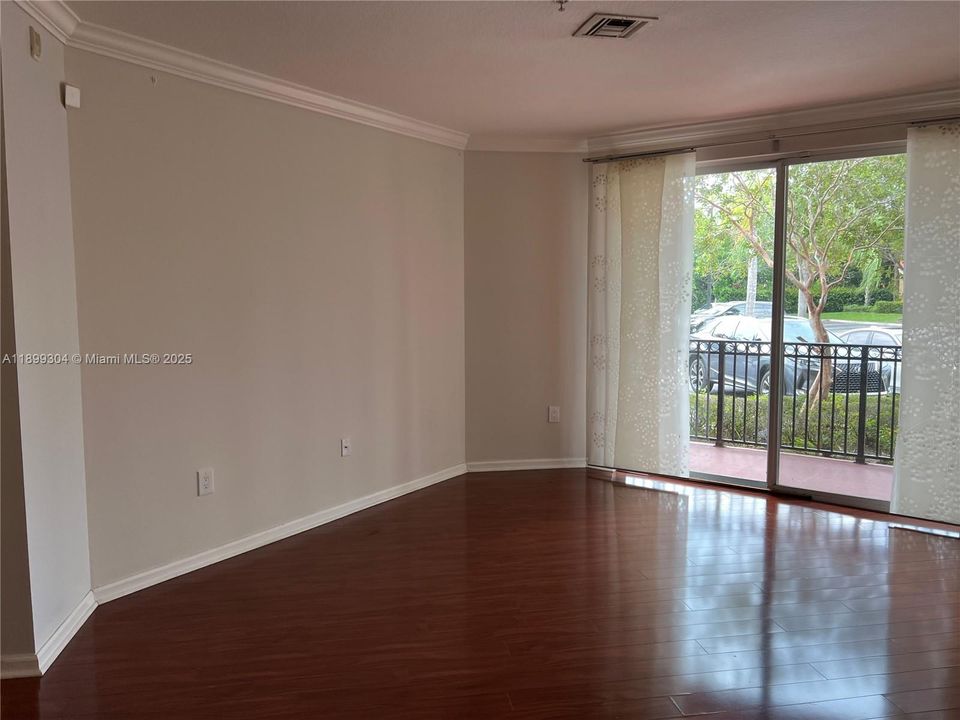 For Rent: $2,500 (2 beds, 2 baths, 1068 Square Feet)