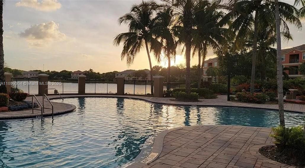 For Rent: $2,500 (2 beds, 2 baths, 1068 Square Feet)