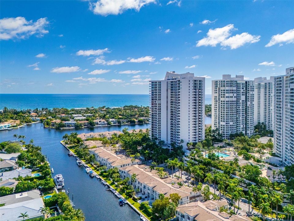 待售: $1,990,000 (3 贝兹, 4 浴室, 3200 平方英尺)