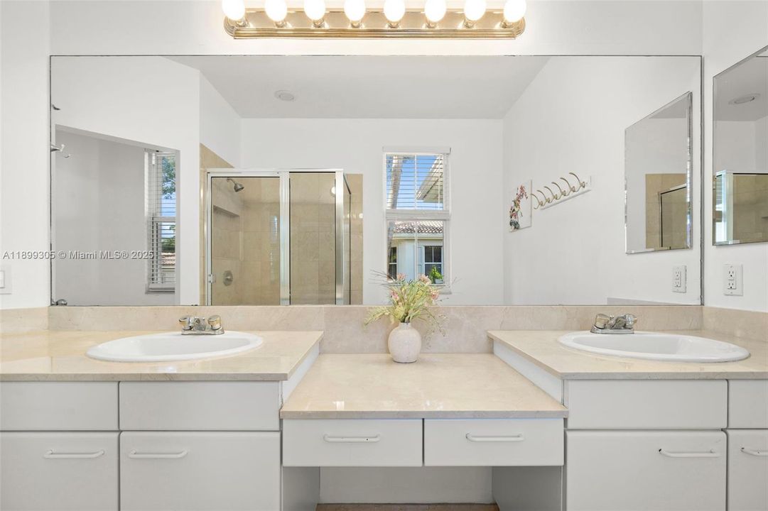 待售: $1,990,000 (3 贝兹, 4 浴室, 3200 平方英尺)