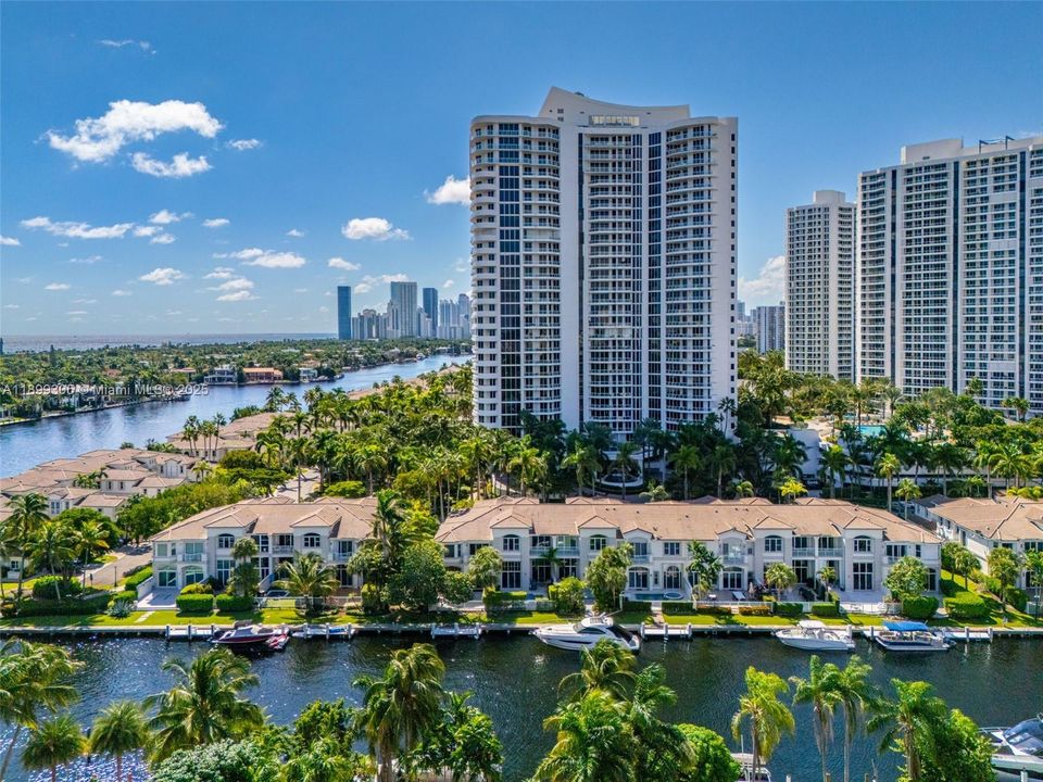 待售: $1,990,000 (3 贝兹, 4 浴室, 3200 平方英尺)