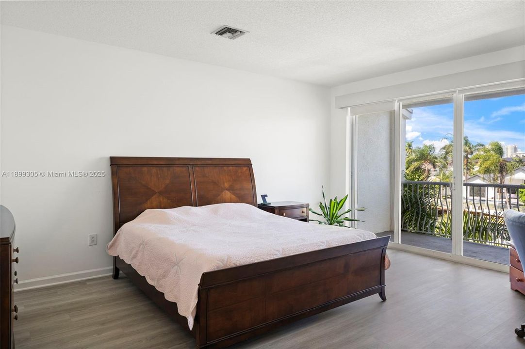 待售: $1,990,000 (3 贝兹, 4 浴室, 3200 平方英尺)