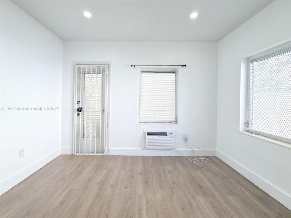 出租: $2,200 (1 贝兹, 1 浴室, 0 平方英尺)