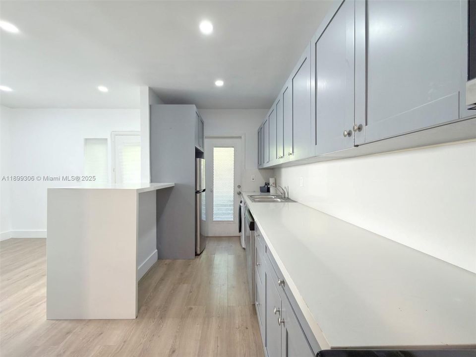 出租: $2,200 (1 贝兹, 1 浴室, 0 平方英尺)