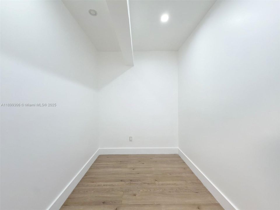 出租: $2,200 (1 贝兹, 1 浴室, 0 平方英尺)