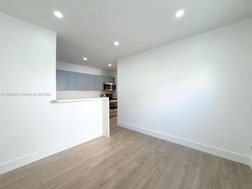 出租: $2,200 (1 贝兹, 1 浴室, 0 平方英尺)