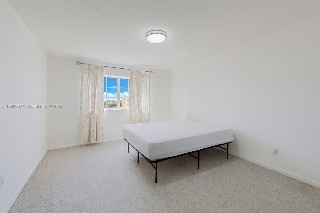 For Sale: $479,000 (2 beds, 2 baths, 1160 Square Feet)