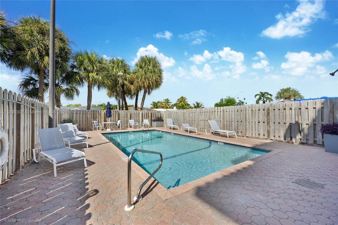 For Sale: $479,000 (2 beds, 2 baths, 1160 Square Feet)