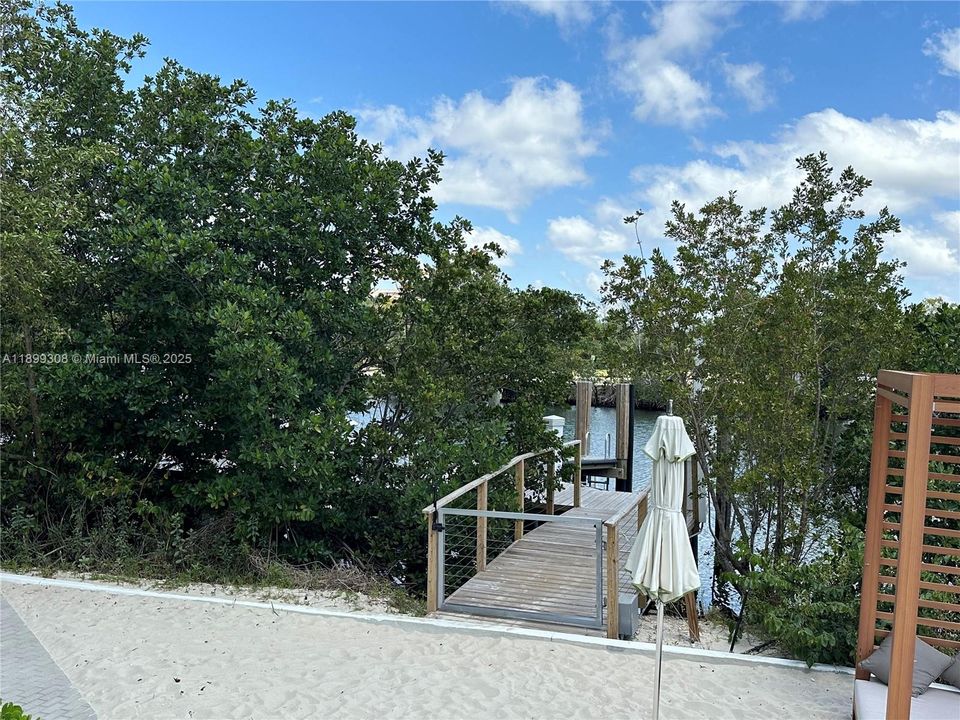 For Rent: $3,950 (2 beds, 2 baths, 1115 Square Feet)