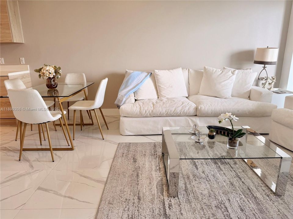 For Rent: $3,950 (2 beds, 2 baths, 1115 Square Feet)