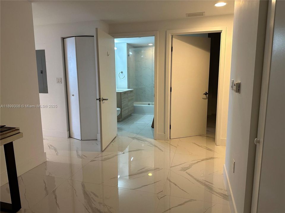 For Rent: $3,950 (2 beds, 2 baths, 1115 Square Feet)