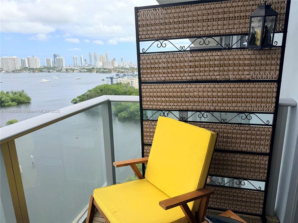 For Rent: $3,950 (2 beds, 2 baths, 1115 Square Feet)