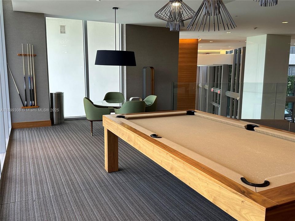 For Rent: $3,950 (2 beds, 2 baths, 1115 Square Feet)