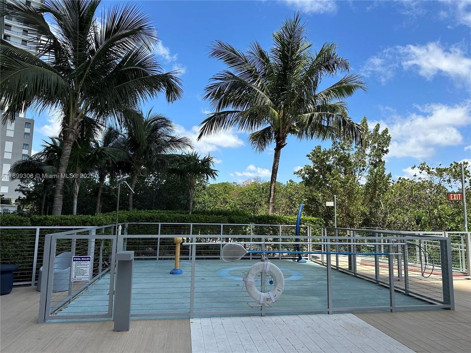 For Rent: $3,950 (2 beds, 2 baths, 1115 Square Feet)