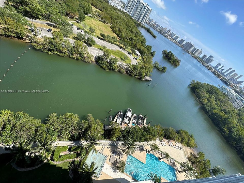 For Rent: $3,950 (2 beds, 2 baths, 1115 Square Feet)