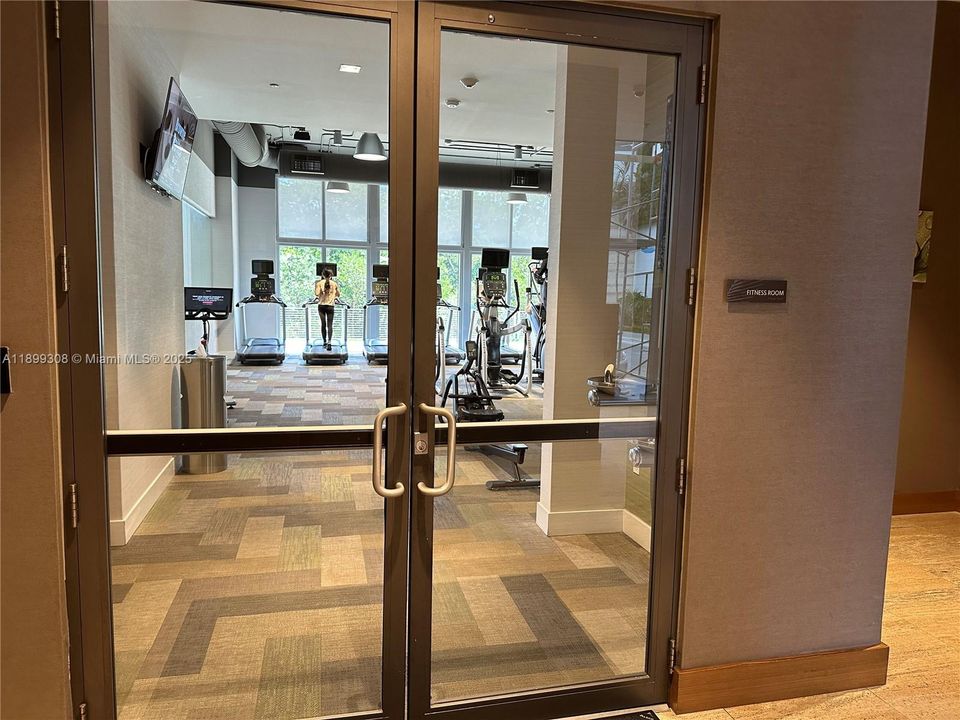 For Rent: $3,950 (2 beds, 2 baths, 1115 Square Feet)