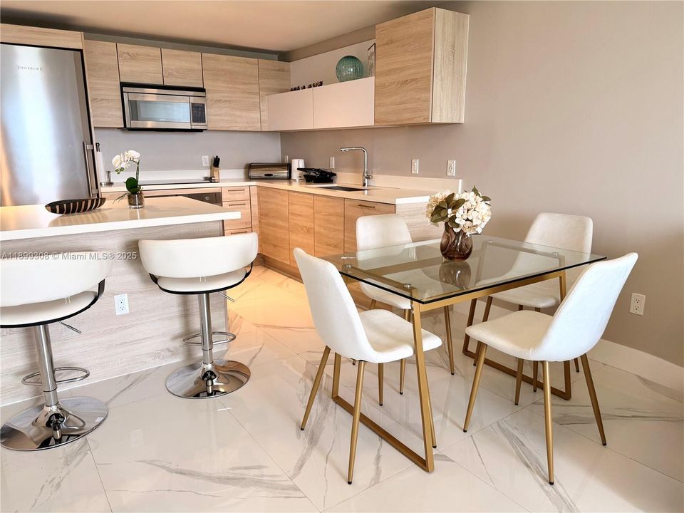 For Rent: $3,950 (2 beds, 2 baths, 1115 Square Feet)