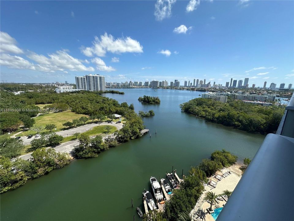 For Rent: $3,950 (2 beds, 2 baths, 1115 Square Feet)