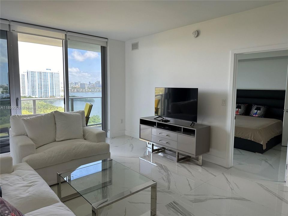 For Rent: $3,950 (2 beds, 2 baths, 1115 Square Feet)