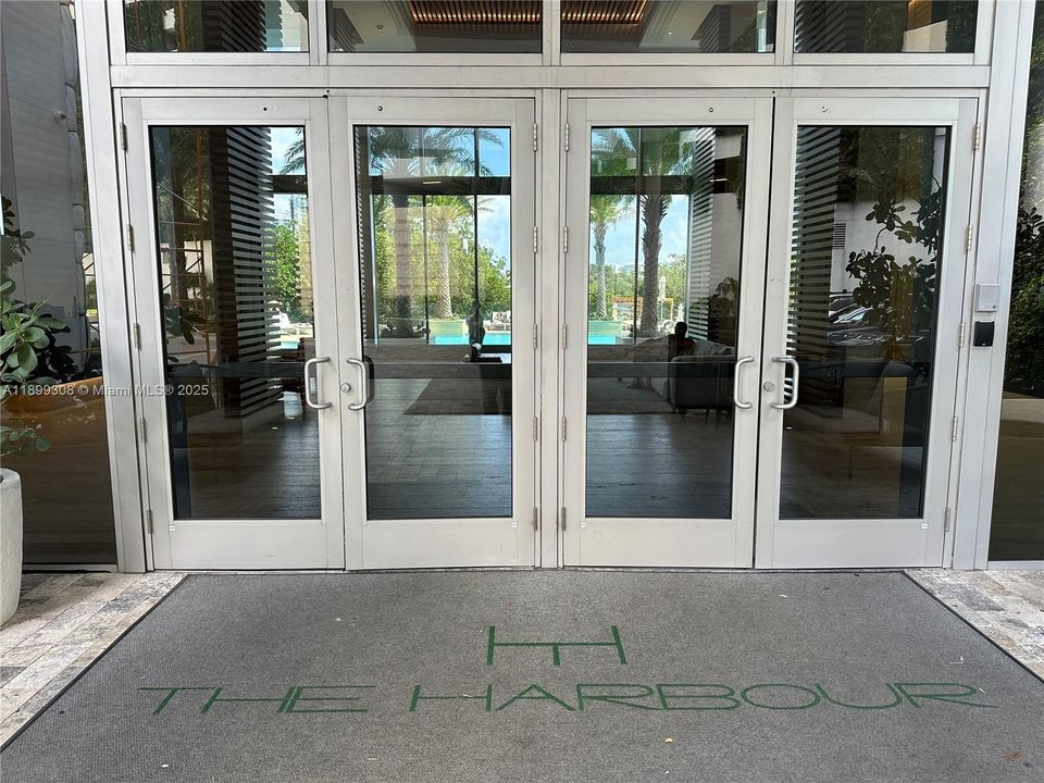 For Rent: $3,950 (2 beds, 2 baths, 1115 Square Feet)